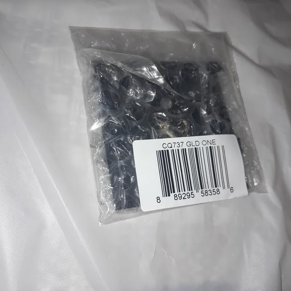 New COACH  Kissing Ear Cuff In Gold Color With Gems/Singature C (NWT) - Picture 6 of 8